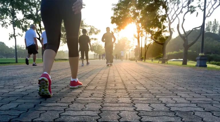Read more about the article Importanța Odihnei Active în Reducerea Durerilor de Spate